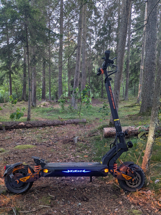 Kukirin g2 master elsparkcykel i skogen